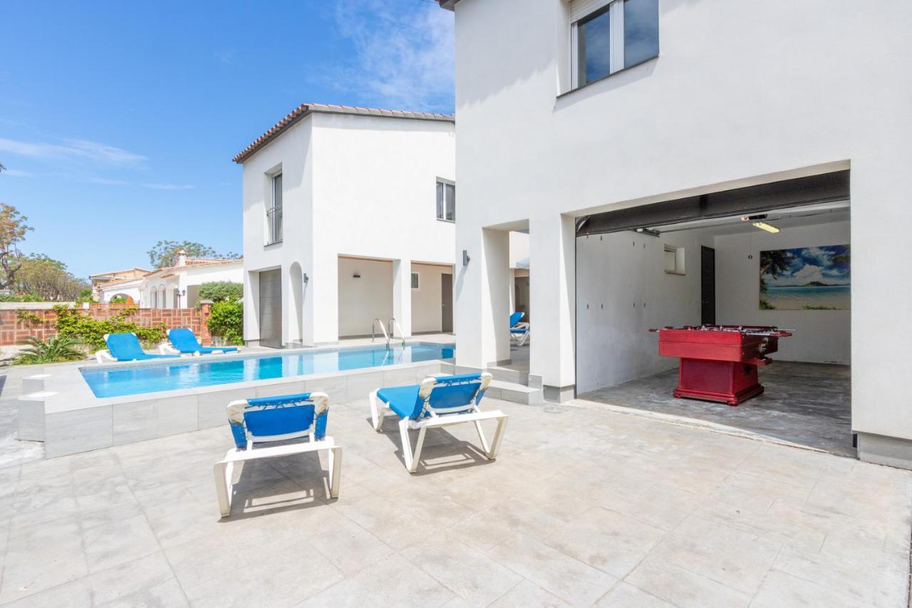 Goldhome - New House With Private Heated Pool, Parking, Wifi, Games Room Empuriabrava Exterior photo