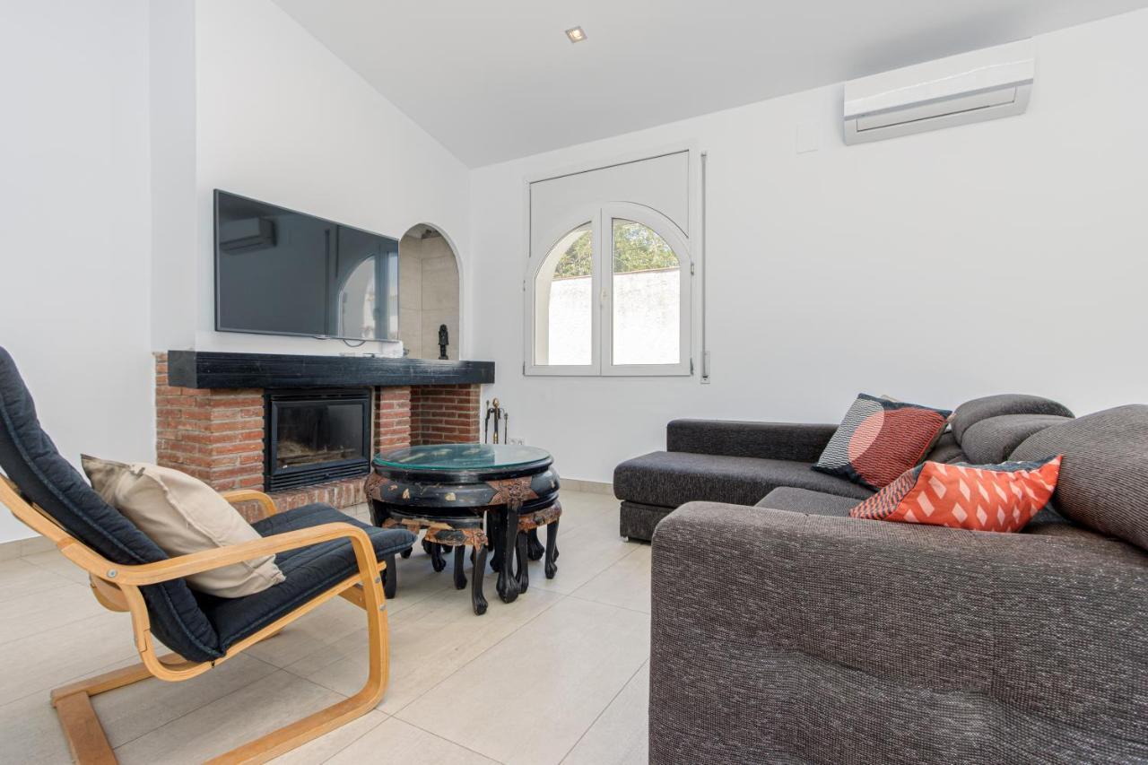 Goldhome - New House With Private Heated Pool, Parking, Wifi, Games Room Empuriabrava Exterior photo