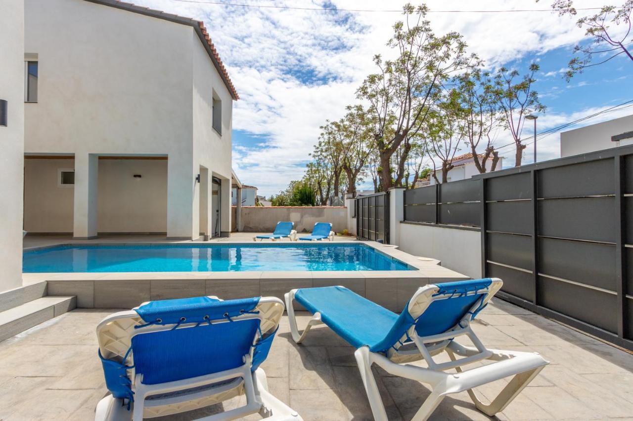 Goldhome - New House With Private Heated Pool, Parking, Wifi, Games Room Empuriabrava Exterior photo
