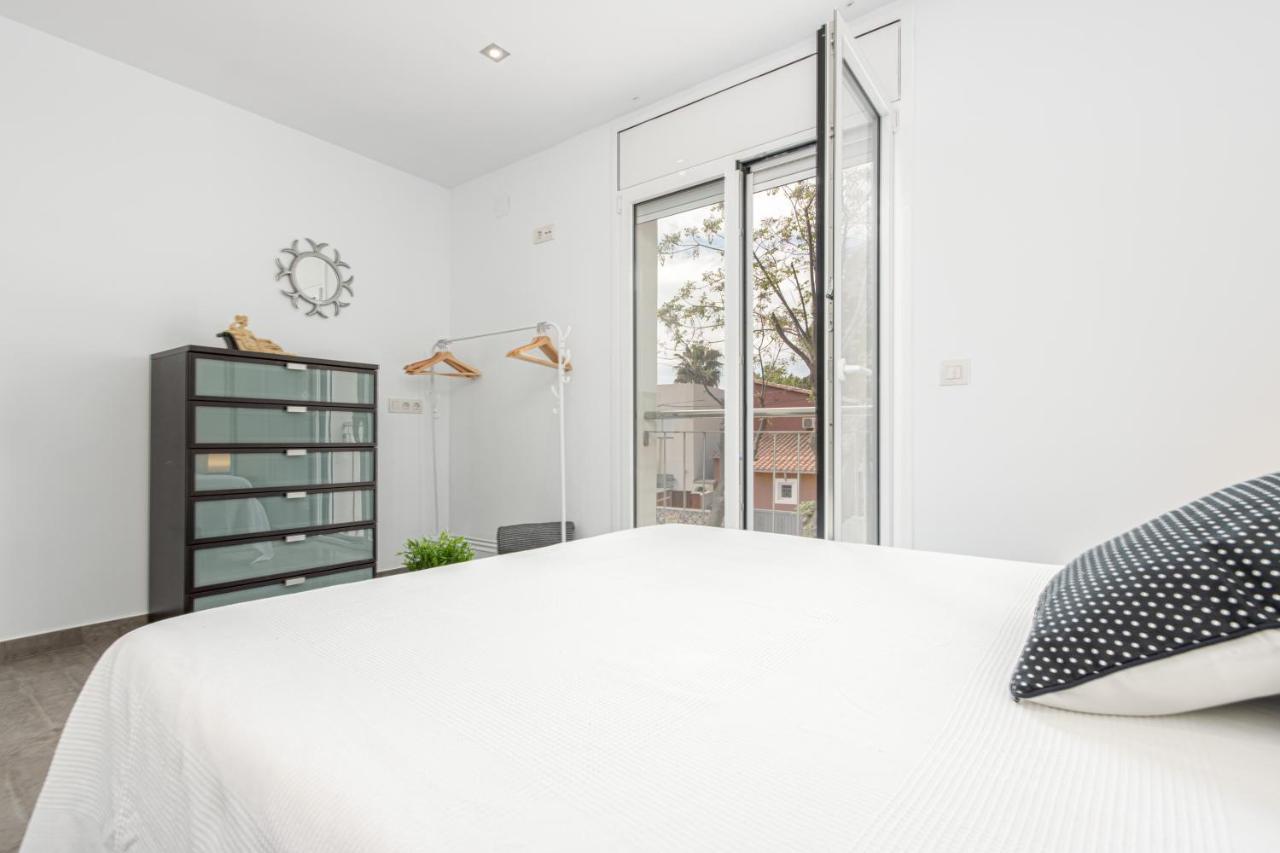Goldhome - New House With Private Heated Pool, Parking, Wifi, Games Room Empuriabrava Exterior photo