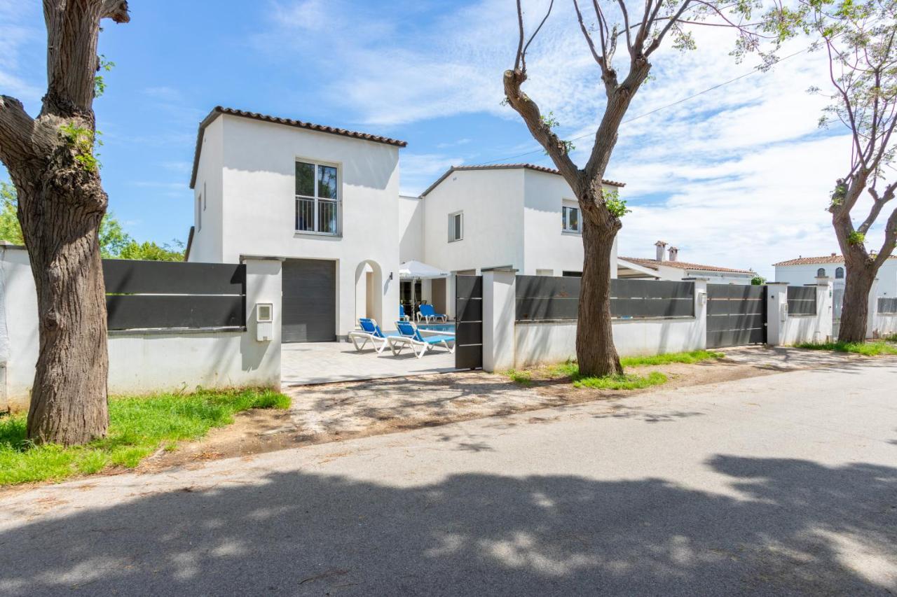 Goldhome - New House With Private Heated Pool, Parking, Wifi, Games Room Empuriabrava Exterior photo